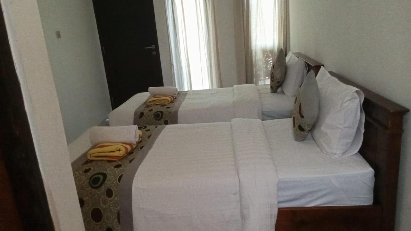 Reynold Artha Guest House Nusa Lembongan Exteriör bild